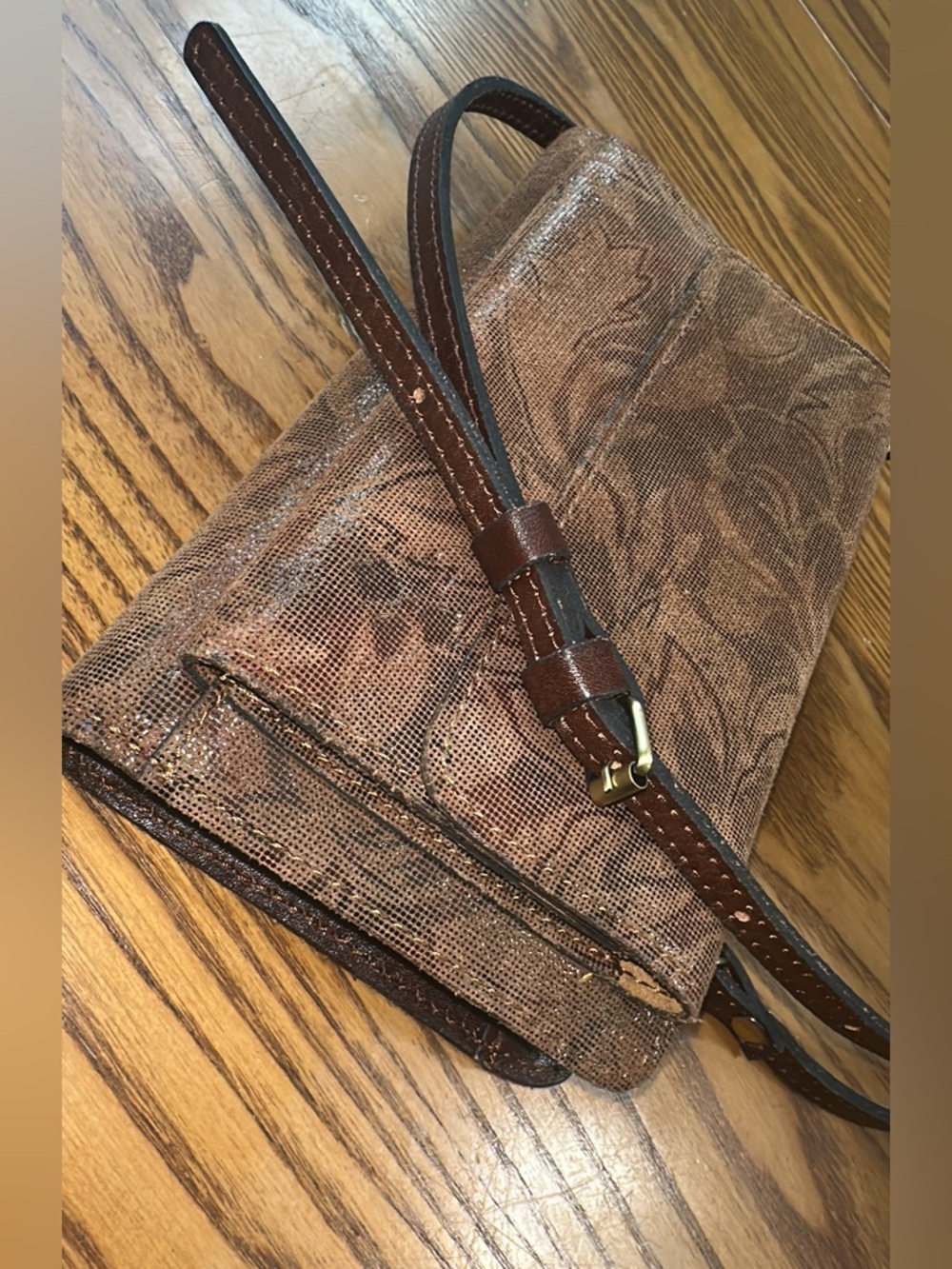 Patricia Nash Napa Etched
Floral Collection Wallet
Organizer Crossbody (bag15)